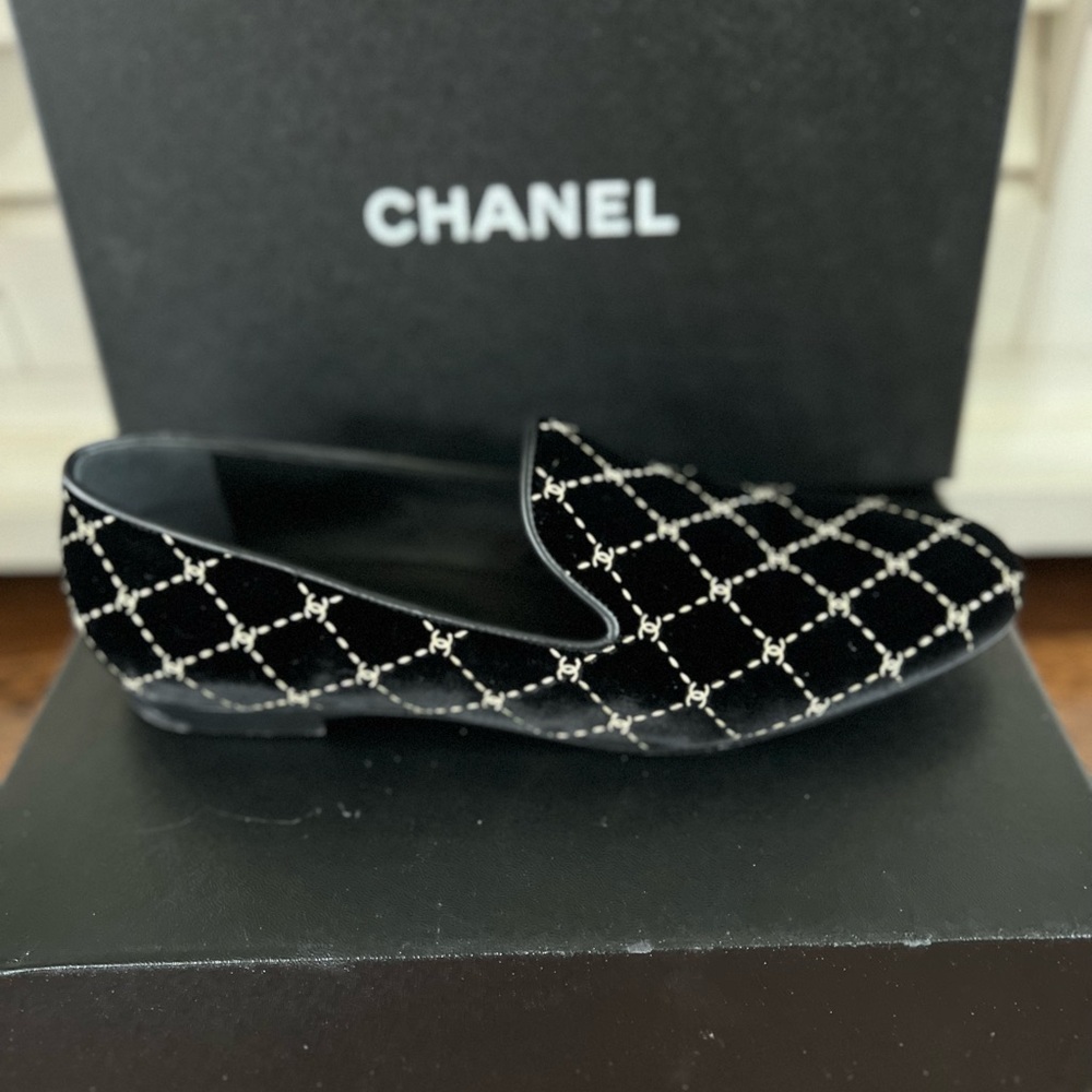 CHANEL Velvet with gold CC Loafers